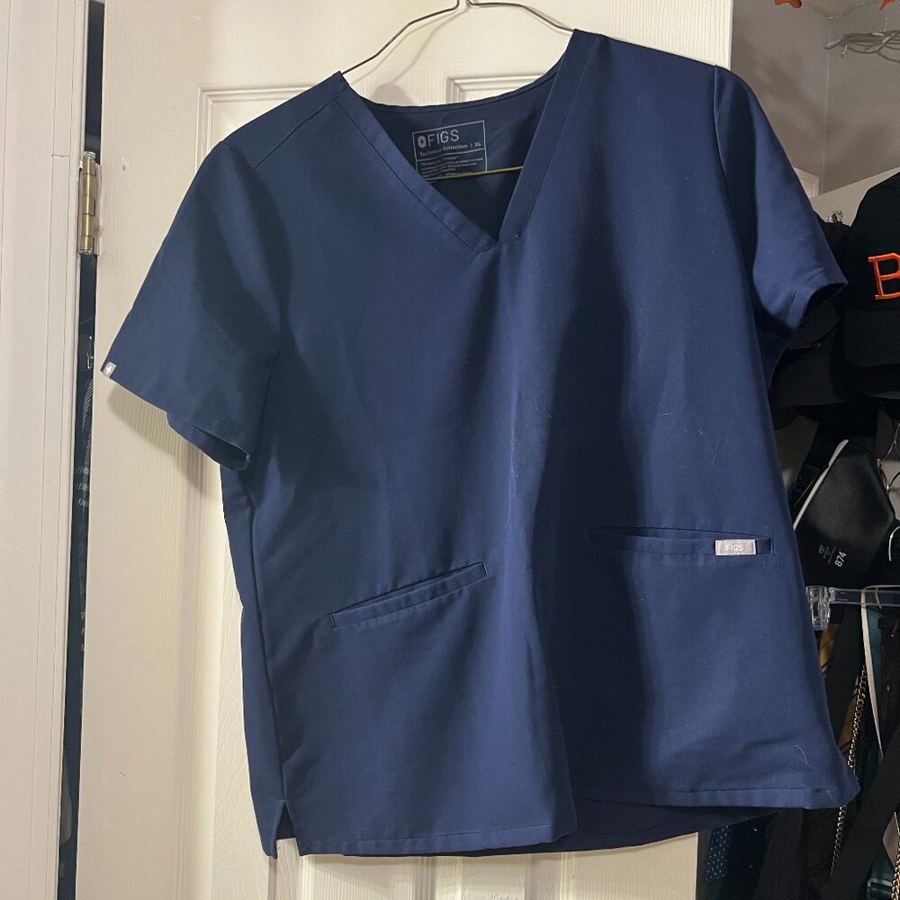 Figs Casma 3 Pocket Scrub Top